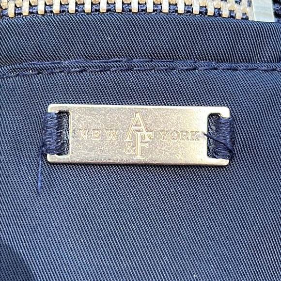 Abercrombie & Fitch  of New York Blue woman’s XS rain and wind resistant jacket - Picture 7 of 9